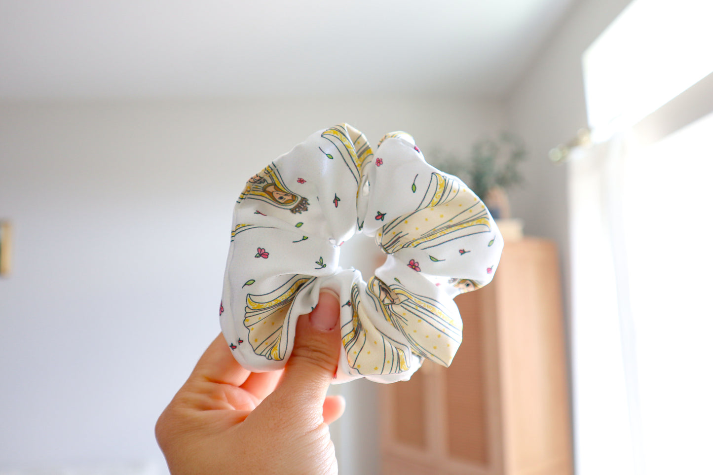 Fatima Medium Satin Scrunchie