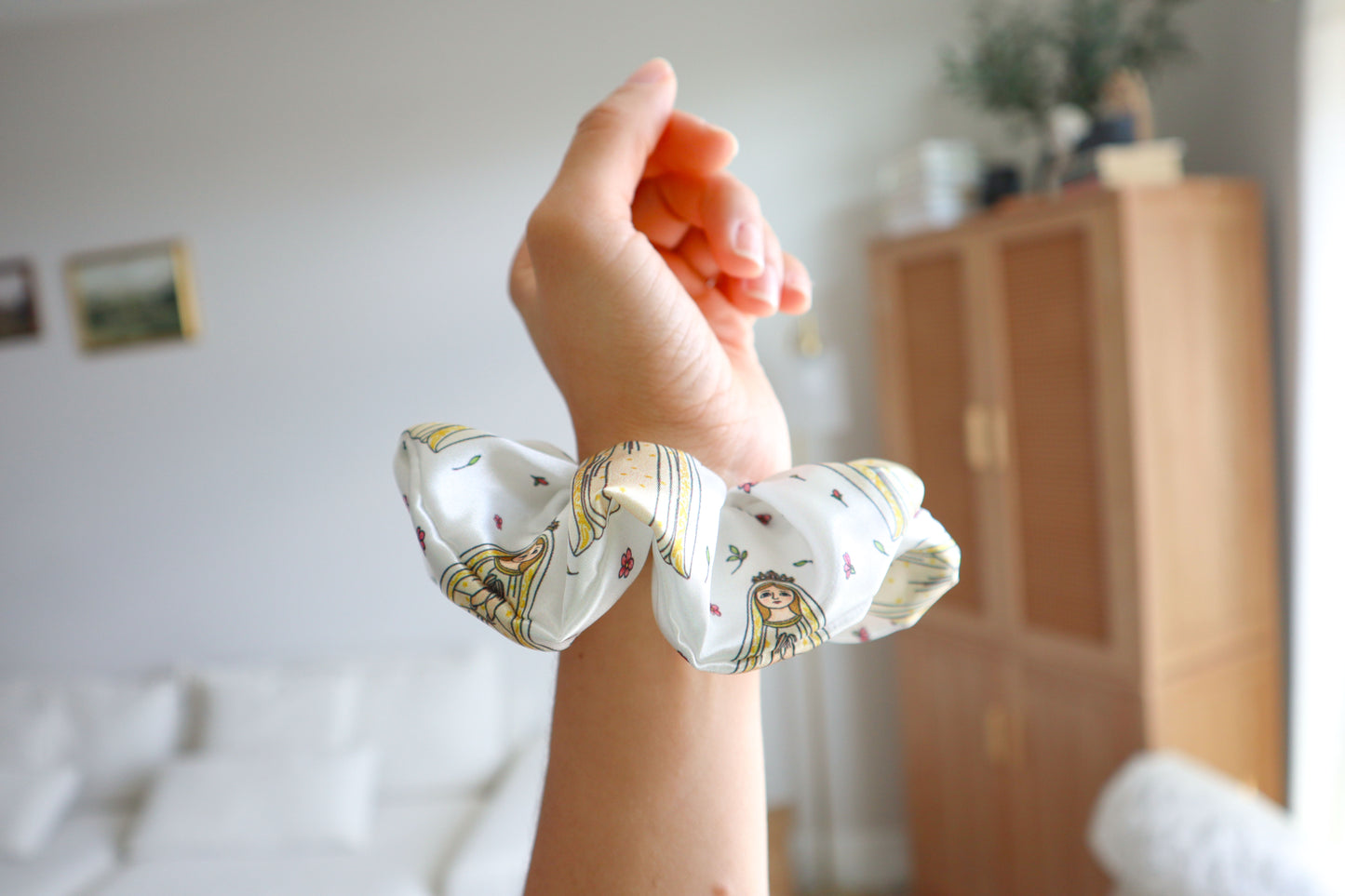 Fatima Medium Satin Scrunchie